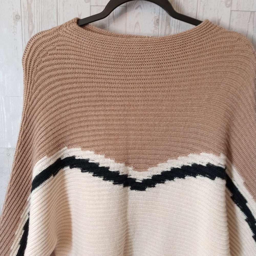 Hem & Thread Stylish Tan and Cream Chevron Pattern Sweater Women's Size M - Picture 2 of 8